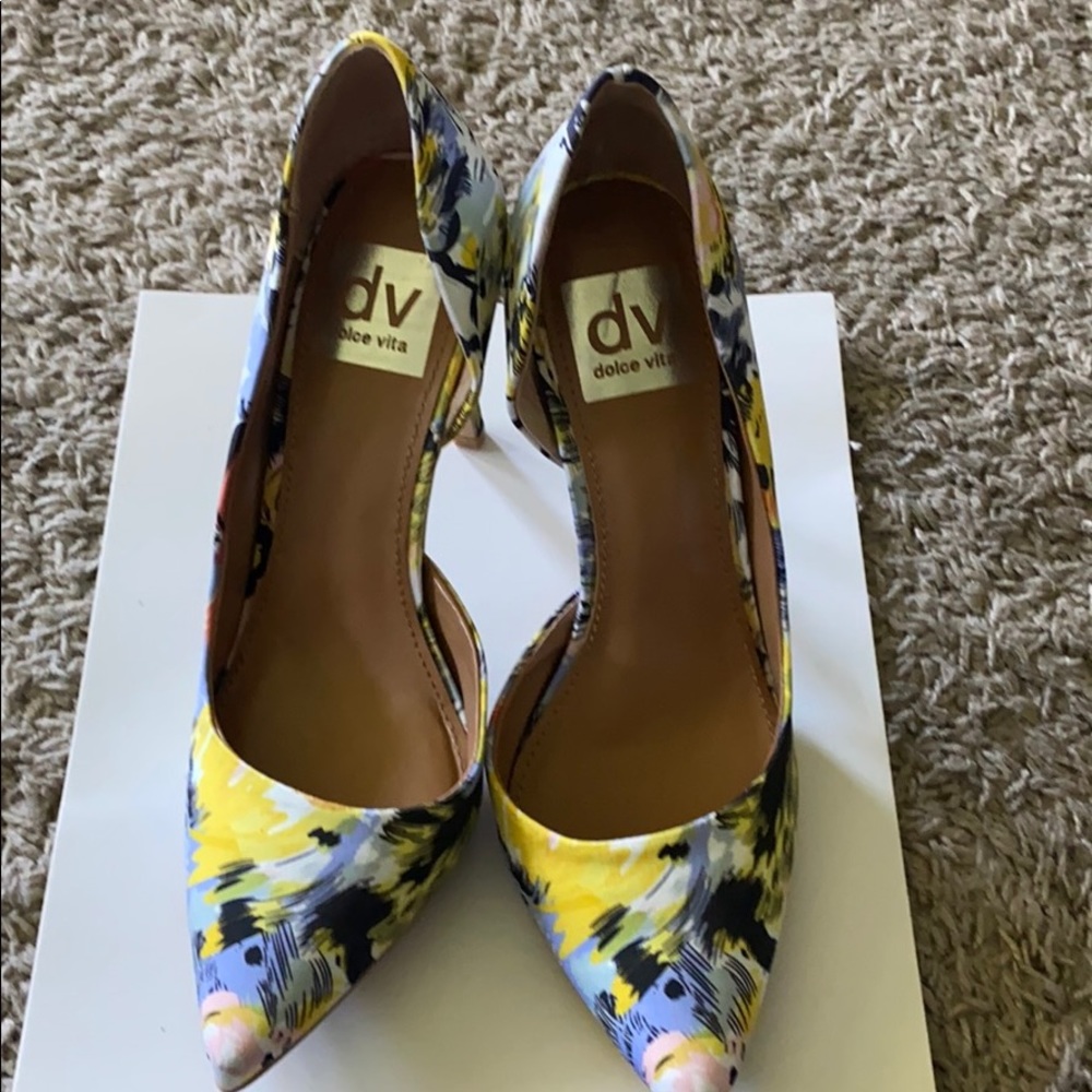 Absolutely gorgeous Dolce Vita d’orsay pumps!